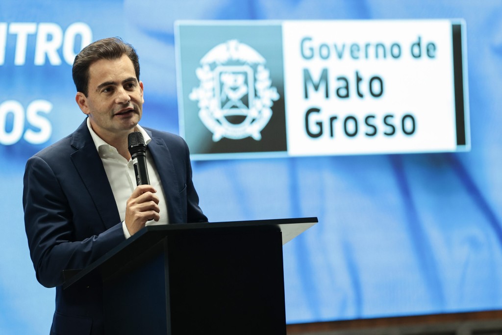 Fábio Garcia pede a conta